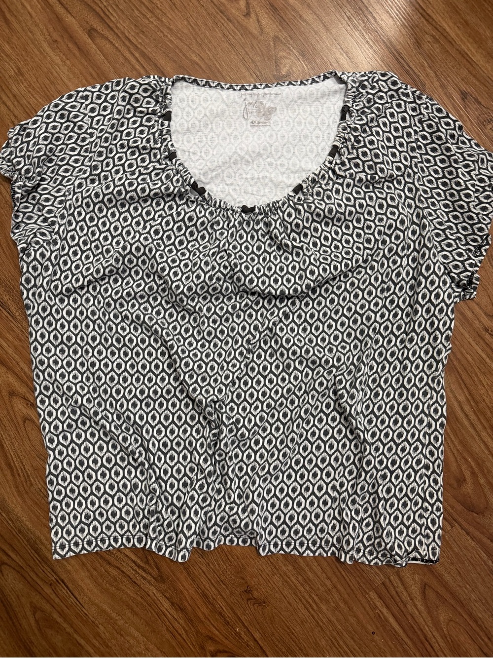 Just My Size Black and White Geometric Short Sleeve Top